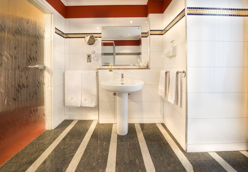 Bellevue Rheinhotel Бопард Екстериор снимка