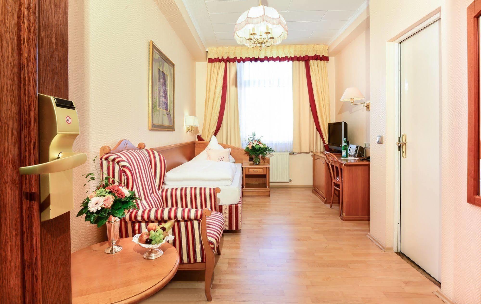 Bellevue Rheinhotel Бопард Екстериор снимка